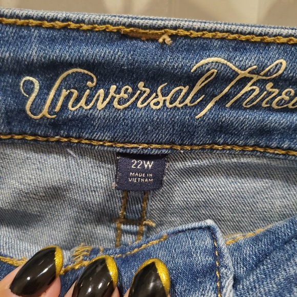 Universal Thread Plus Size Jean Shorts 22w - Picture 2 of 3